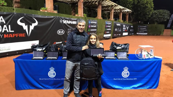 Charo Esquiva subcampeona alevin del circuito Rafa Nadal tour de Barcelona. Charo Esquiva subcampeona alevin del circuito Rafa Nadal tour de Barcelona.