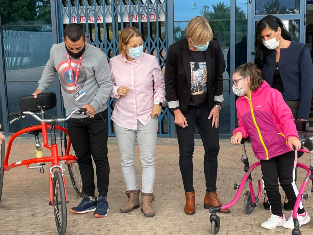 🚴🏃‍♀️Nagore Viudes Ferrández, del club CADA (Club APANEE de Deporte Adaptado), ha recibido por parte de Relevo Paralímpico una nueva “runbike” para que pueda seguir compitiendo con la escuela municipal de atletismo adaptado de Torrevieja. 👏🏻👏🏻👏🏻