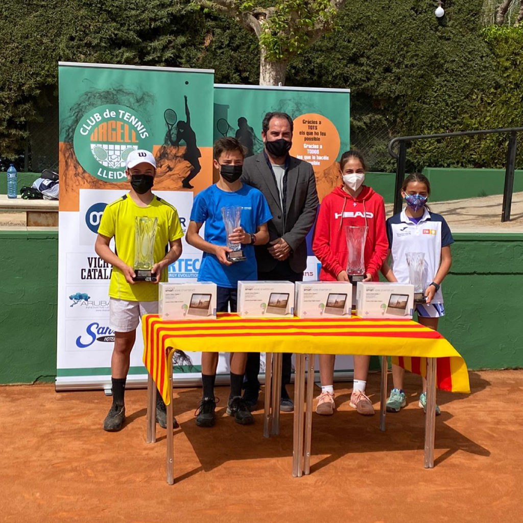 Charo Esquiva subcampeona del XX torneo de Tenis Albert Costa sub-13