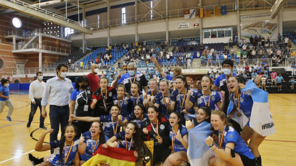 (Español) 👏🏻Las féminas juveniles del Club Balonmano Torrevieja Salud Mare Nostrum !🇪🇸Campeonas de España🇪🇸 (Español) 👏🏻Las féminas juveniles del Club Balonmano Torrevieja Salud Mare Nostrum !🇪🇸Campeonas de España🇪🇸