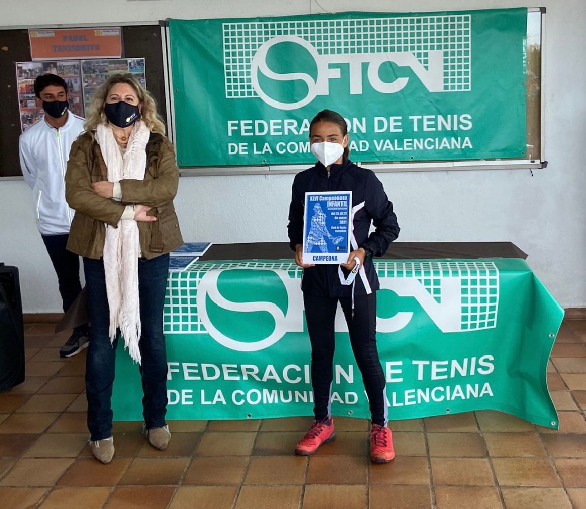 (Español) 🙌🏻La jugadora del Club de Tenis Torrevieja, Charo Esquiva, se proclamó campeona de la Comunidad Valenciana Infantil (sub-14) el pasado domingo en las instalaciones del Club de Tenis Castellón.👏🏻