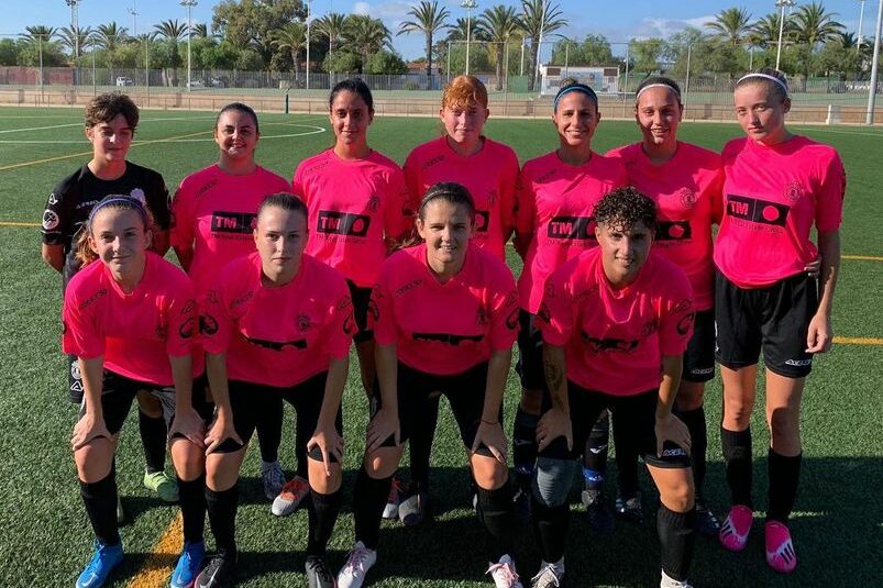 El equipo femenino del SC Torrevieja CF jugó un partido amistoso contra el CFF Los Alcázares El equipo femenino del SC Torrevieja CF jugó un partido amistoso contra el CFF Los Alcázares