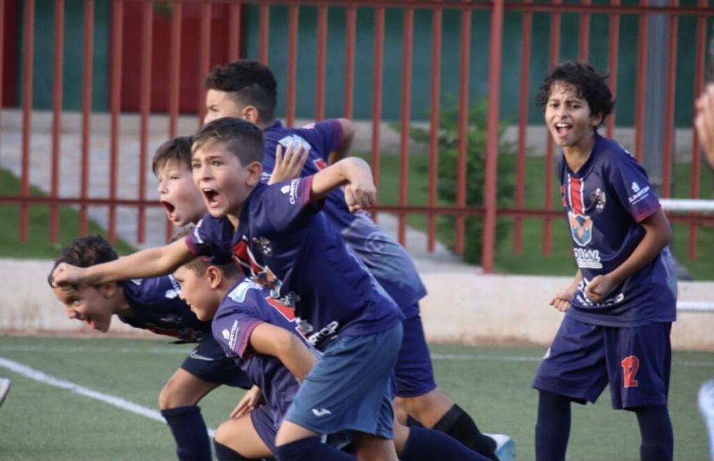 🏆El equipo alevín 2011 y Benjamin 2012 del Club Promesas, CAMPEONES de la primera edición SUMMER CUP COSTA BLANCA de Elche.👏🏻👏🏻