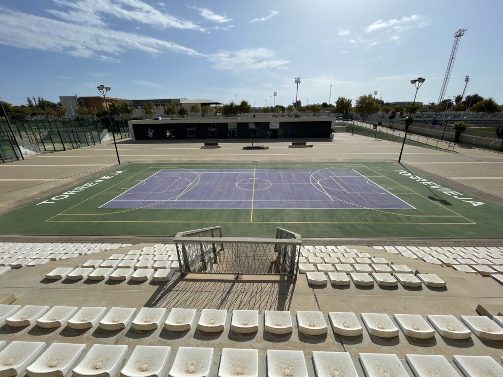 🎾La pista central de la Zona de Raquetas se convierte en Polivalente