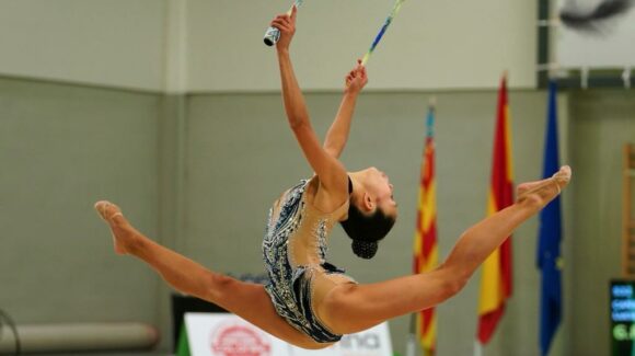 (Español) 🤸♀️Las gimnastas Lucía Leshan Cañas Mendo y Tatyana Shevchyk, Marbella Cup. (Español) 🤸♀️Las gimnastas Lucía Leshan Cañas Mendo y Tatyana Shevchyk, Marbella Cup.