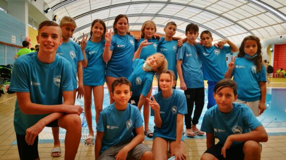 (Español) BUENOS RESULTADOS PARA LOS NADADORES DEL CLUB DE NATACIÓN ALFA TORREVIEJA EN LOS JOCS ESPORTIUS, EN PILAR DE LA HORADADA
