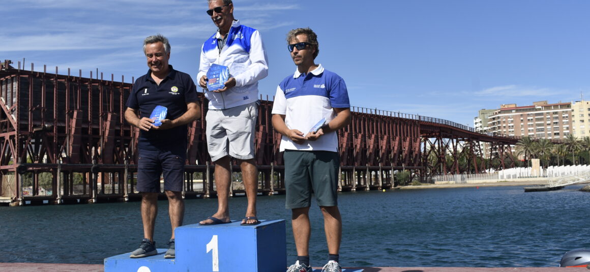 (Español) ⛵️GUILLERMO BELTRÍ CAMPEÓN DE ESPAÑA Y JUAN FCO. CHUMILLA BRONCE EN VELA RADIO CONTROL CLASE IOM EN ALMERÍA