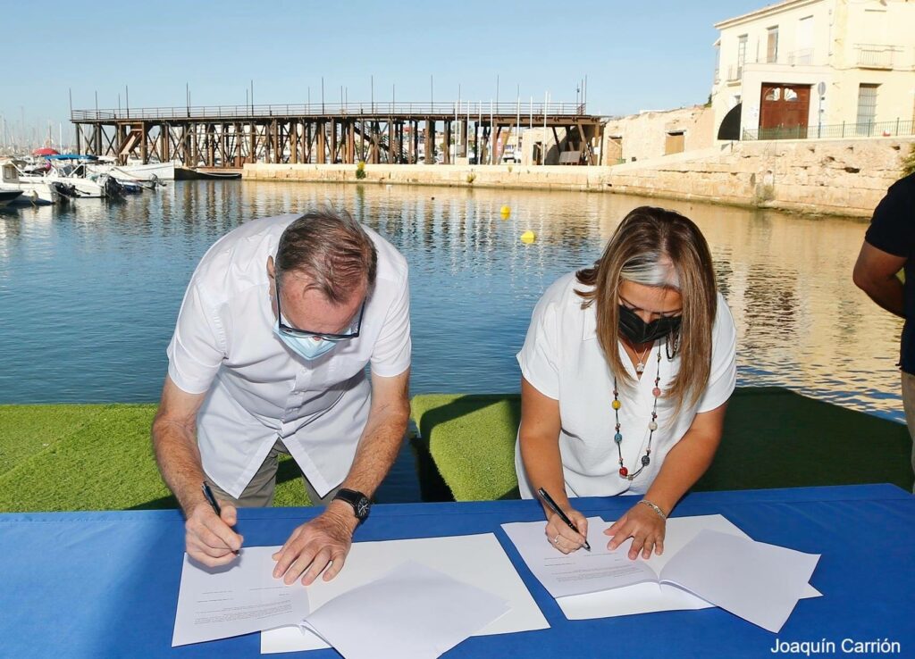EL REAL CLUB NÁUTICO TORREVIEJA Y EL COLEGIO DE EDUCACIÓN ESPECIAL ALPE FIRMAN UN CONVENIO DE COLABORACIÓN PARA EL DEPORTE NÁUTICO INCLUSIVO