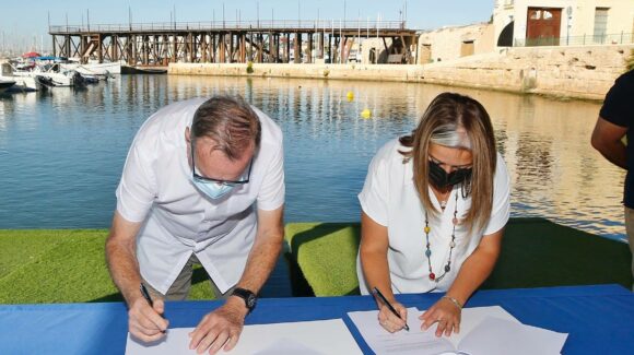 (Español) EL REAL CLUB NÁUTICO TORREVIEJA Y EL COLEGIO DE EDUCACIÓN ESPECIAL ALPE FIRMAN UN CONVENIO DE COLABORACIÓN PARA EL DEPORTE NÁUTICO INCLUSIVO (Español) EL REAL CLUB NÁUTICO TORREVIEJA Y EL COLEGIO DE EDUCACIÓN ESPECIAL ALPE FIRMAN UN CONVENIO DE COLABORACIÓN PARA EL DEPORTE NÁUTICO INCLUSIVO