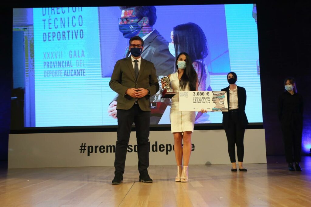 Jennifer Colino recibe el premio a Mejor Técnico de la Provincia
