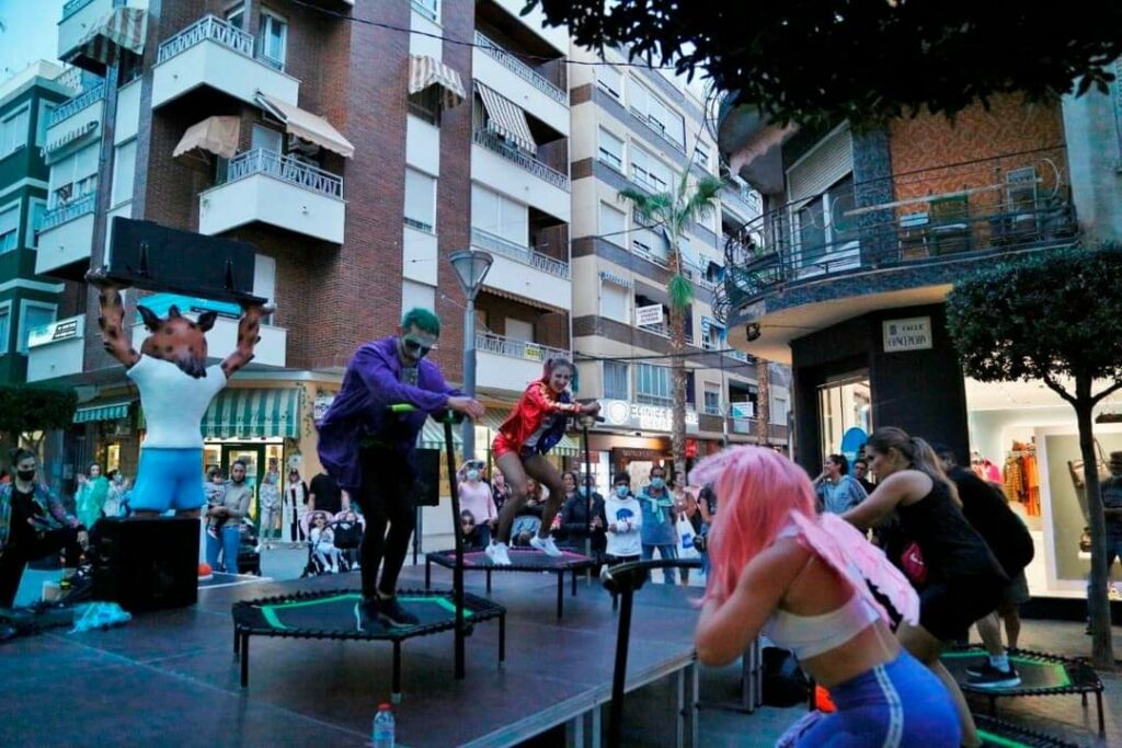 Asistentes disfrutan de ejercicio y diversión con el Jumping sangriento