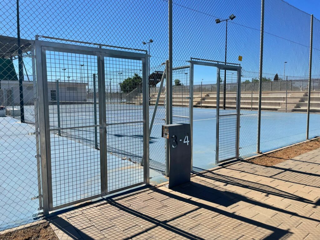 Reparación y mejora del vallado de las pistas de Tenis