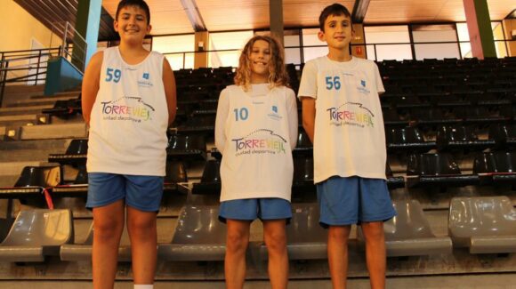 (Español) Jugadores de la EDM de Baloncesto participan en Jornada de Tecnificación (Español) Jugadores de la EDM de Baloncesto participan en Jornada de Tecnificación