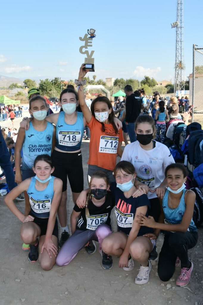 👉🏼🏃‍♂️La Escuela Municipal de Atletismo de Torrevieja obtuvo varios podiums en el Campeonato Provincial de campo a través