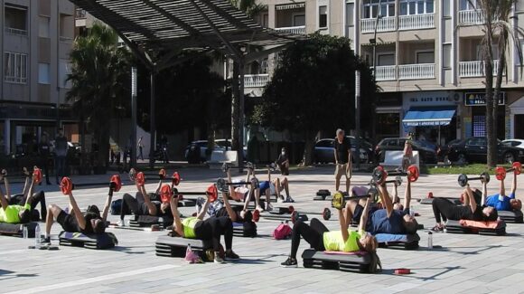 (Español) LA PLAZA ENCARNACIÓN PUCHOL SE CONVIRTIÓ EN UN GIMNASIO ABIERTO CON LAS ACTIVIDADES DEL PROGRAMA DEPORTE Y SALUD PARA TODOS (Español) LA PLAZA ENCARNACIÓN PUCHOL SE CONVIRTIÓ EN UN GIMNASIO ABIERTO CON LAS ACTIVIDADES DEL PROGRAMA DEPORTE Y SALUD PARA TODOS