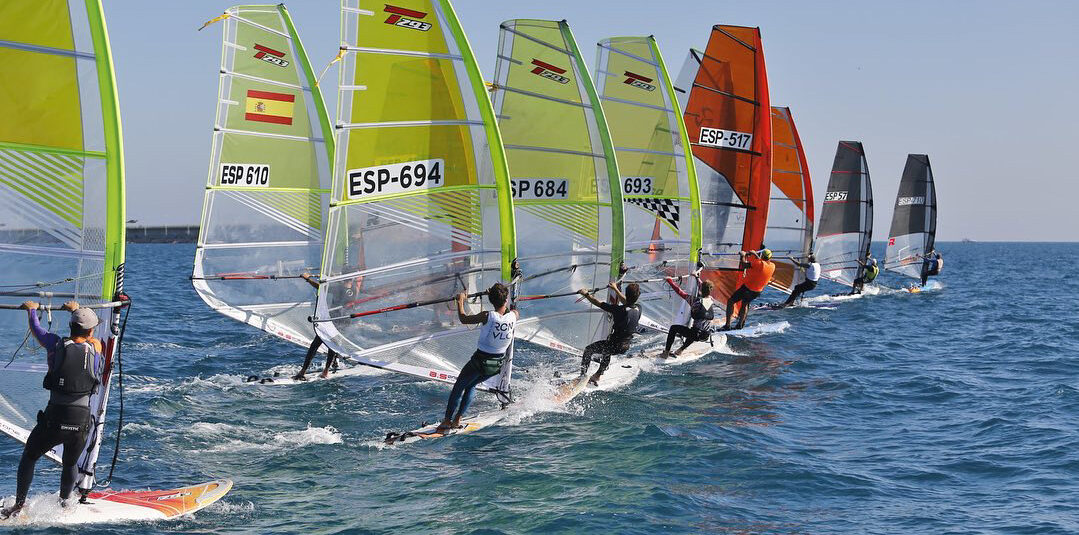 (Español) 🏄‍♂️ILYA STEPANOV SEGUNDO EN TECHNO SUB17 EN LA PRIMERA PRUEBA AUTONÓMICA DE WINDSURF CELEBRADA EN EL REAL CLUB NÁUTICO TORREVIEJA