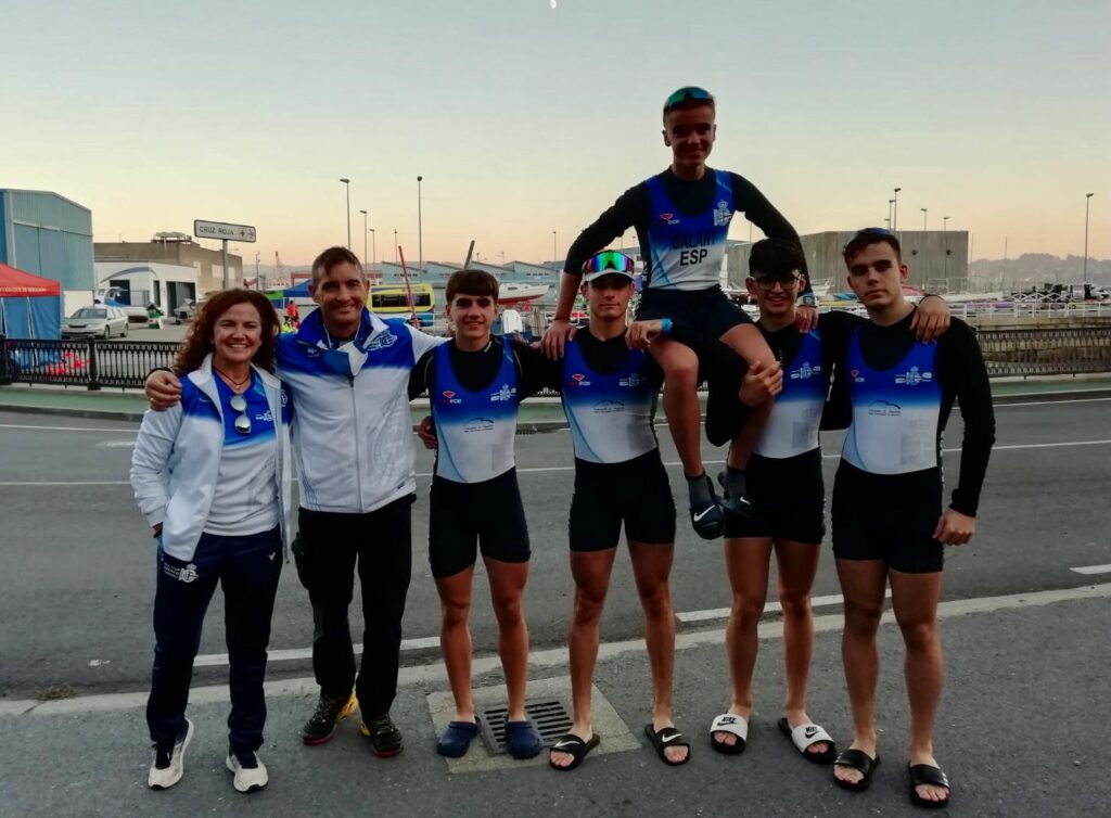 REMEROS DEL RCNT QUEDAN PRIMEROS EN C4X CADETE MASCULINO Y VETERANA FENENINA, EN EL GRAN PREMIO DE REMO DE MAR LIGA NACIONAL.