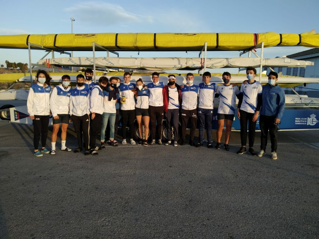 EL REAL CLUB NÁUTICO TORREVIEJA CONSIGUE EL 9º PUESTO DE 42 CLUBES, EN EL XV OPEN INTERNACIONAL DE ANDALUCÍA DE REMO.