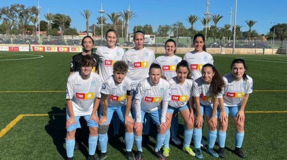 (Español) EL EQUIPO FEMENINO DEL SC TORREVIEJA EMPATA CONTRA EL CF TITÁN DE ELCHE (Español) EL EQUIPO FEMENINO DEL SC TORREVIEJA EMPATA CONTRA EL CF TITÁN DE ELCHE
