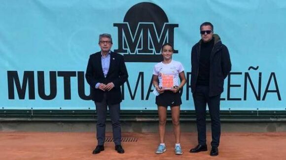 (Español) CHARO ESQUIVA, CAMPEONA DEL MUTUA MADRID OPEN SUB-16 DE MURCIA. (Español) CHARO ESQUIVA, CAMPEONA DEL MUTUA MADRID OPEN SUB-16 DE MURCIA.