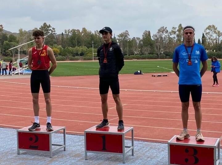 (Español) BUENOS RESULTADOS PARA EL CLUB DE ATLETISMO PUERTO TORREVIEJA EN EL CAMPEONATO REGIONAL U20 DE LORCA