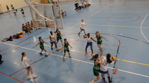 (Español) EL EQUIPO INFANTIL FEMENINO DE LA EDM DE BALONCESTO GANA AL CB ILICITANO POR 24-52