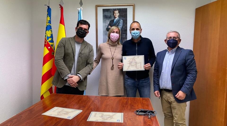 ENTREGA DE DIPLOMAS A LOS ALUMNOS DEL PROGRAMA FORMATIVO «INTELIGENCIA ARTIFICIAL EN EL DEPORTE Y EL DERECHO» ENTREGA DE DIPLOMAS A LOS ALUMNOS DEL PROGRAMA FORMATIVO «INTELIGENCIA ARTIFICIAL EN EL DEPORTE Y EL DERECHO»