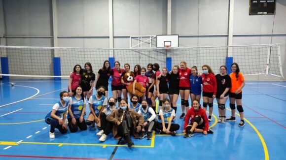 (Español) ✅ Victoria de las infantiles y empate para las cadetes de la Escuela Municipal de Voleibol Torrevieja. (Español) ✅ Victoria de las infantiles y empate para las cadetes de la Escuela Municipal de Voleibol Torrevieja.