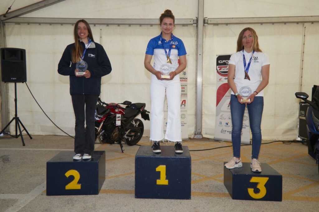 🥇🥇DOS OROS, 🥈UNA PLATA Y 🥉UN BRONCE EN EL CAMPEONATO AUTONOMICO DE ILCA (LASER) Y WINDSURF CELEBRADO EN SANTA POLA