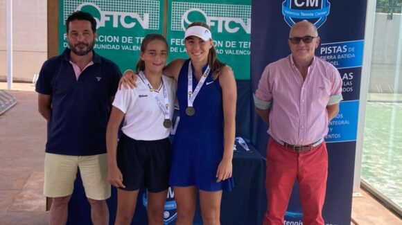 (Español) 🏆Charo Esquiva campeona de CV en infantil individual y doble.👏🏻