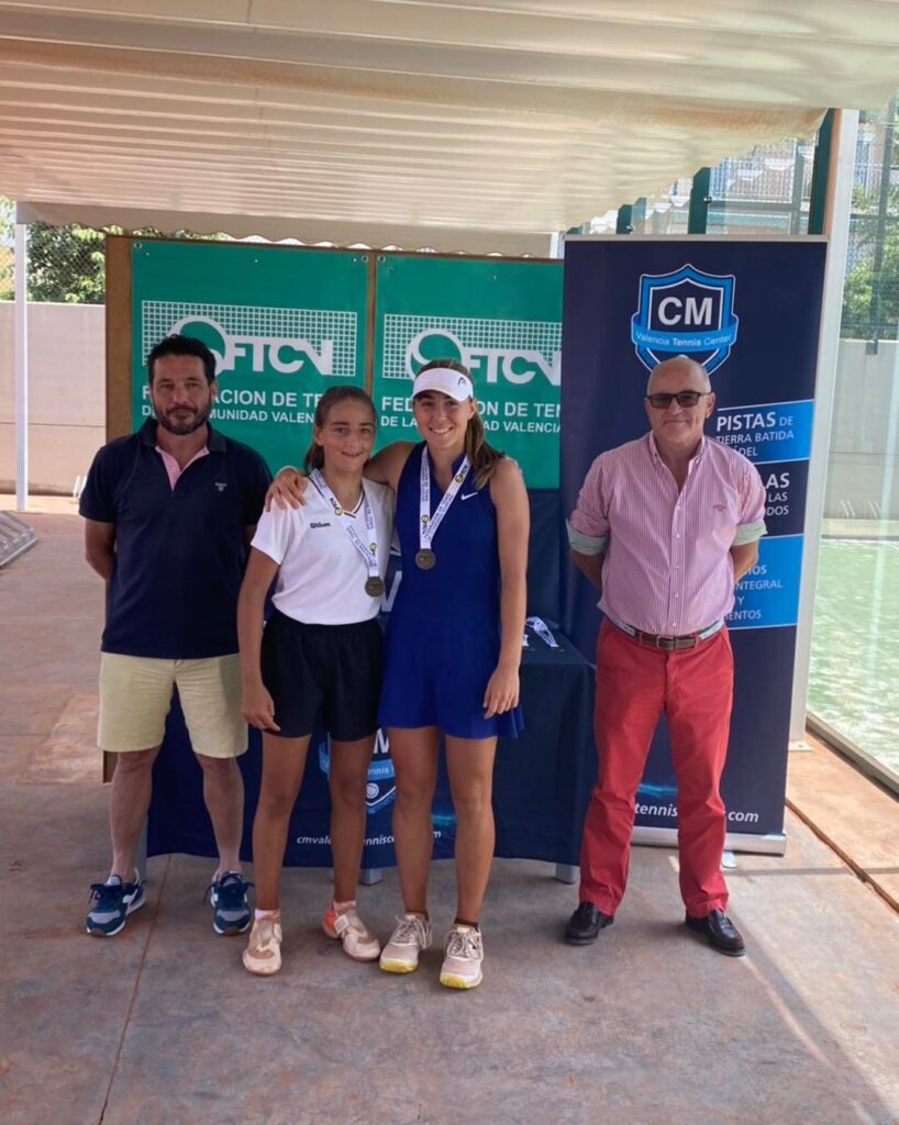 🏆Charo Esquiva campeona de CV en infantil individual y doble.👏🏻