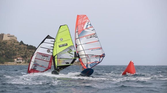 (Español) 🥇ILYA STEPANOV ORO EN SUB-17 Y 5º EN LA GENERAL EN EL CAMPEONATO DE ESPAÑA DE FUNBOARD Y FOIL SLALOM