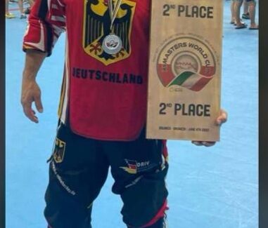 (Español) 🥈Christian Mader, del club 🏒🥅 Halcones Torrevieja, SUBCAMPEÓN DEL MUNDO MÁSTER de hockey línea con Alemania!!🇩🇪