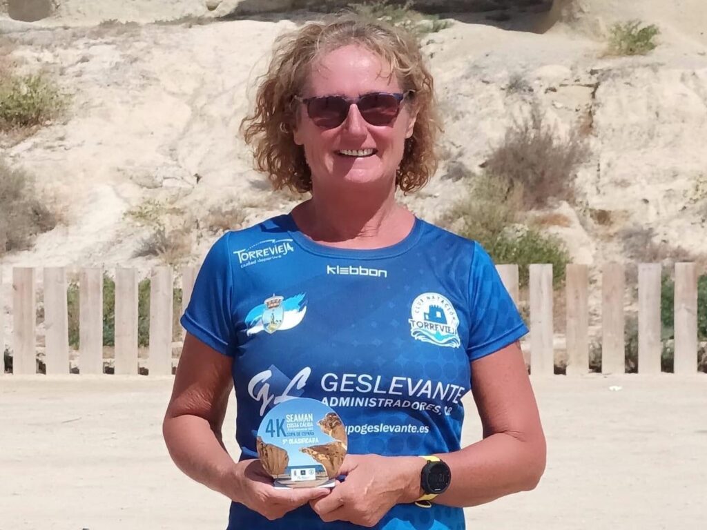 🥇👉🏻Vicky Connolly consigue pódiums en 2 grandes travesías a nado.🏊‍♀️