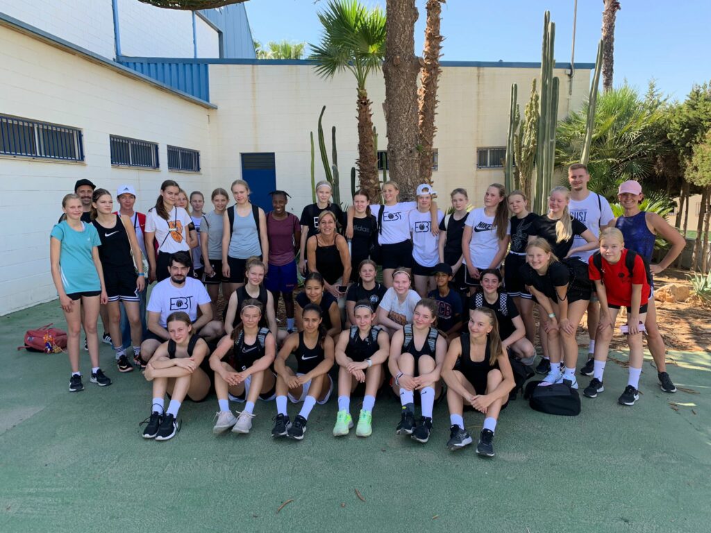 El Club de Baloncesto EBT de Finlandia elige Torrevieja para su concentración deportiva.🏀