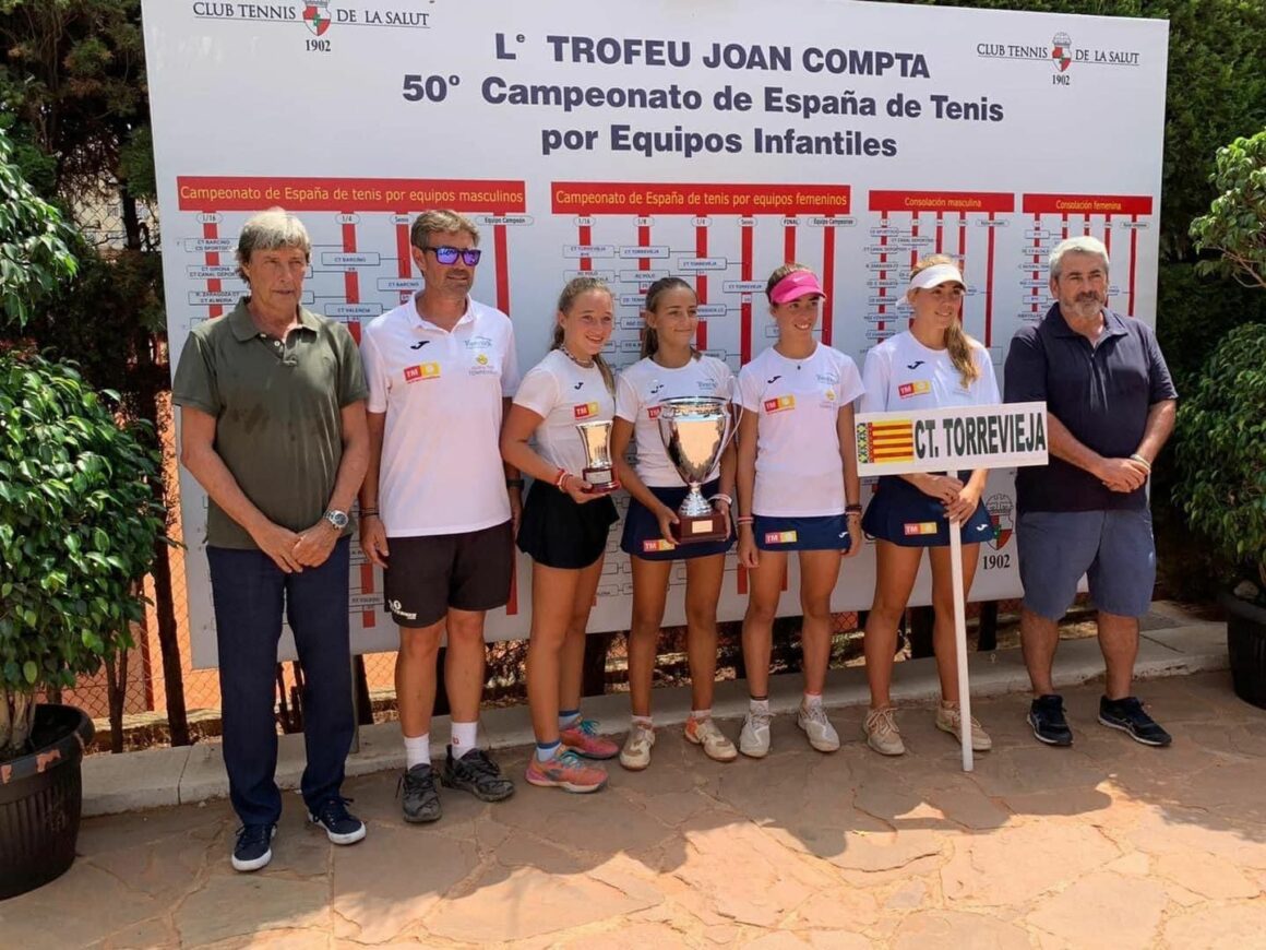 El equipo infantil femenino del Club de Tenis Torrevieja se ha proclamado Campeón de España