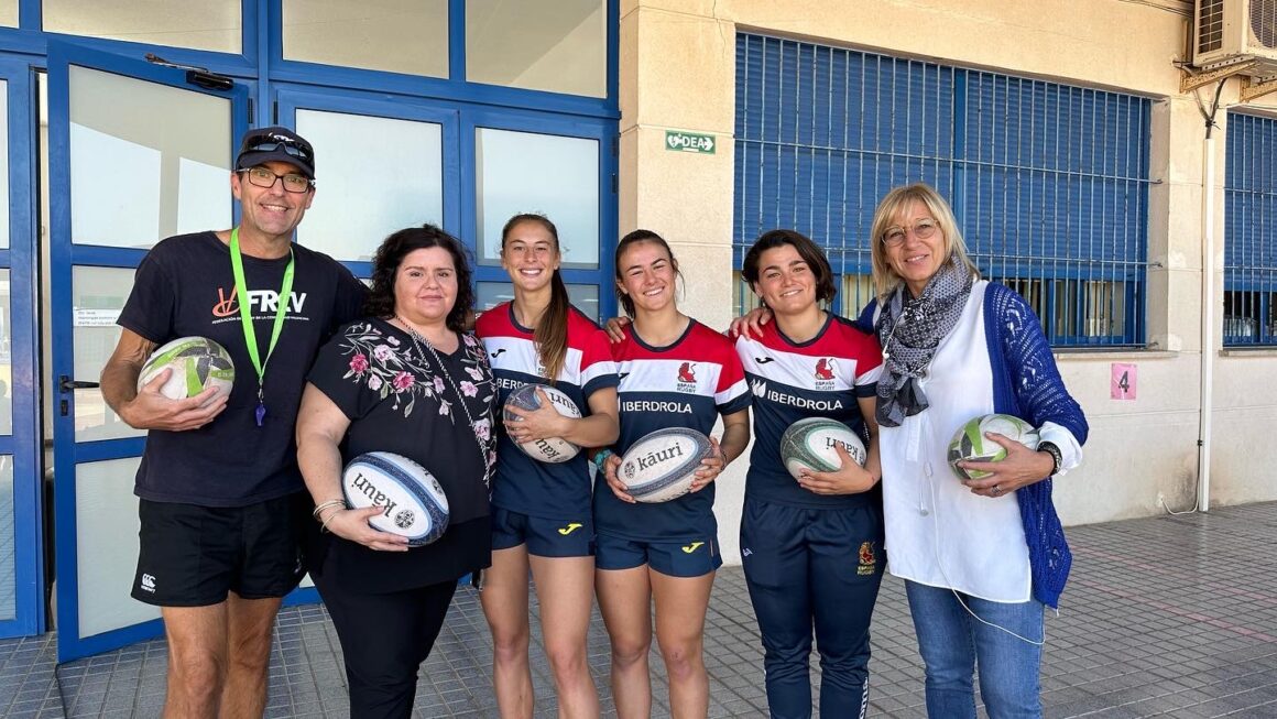 (Español) Campaña de promoción del Rugby en la ciudad con la visita de 3 jugadoras de la Selección 🇪🇸Española