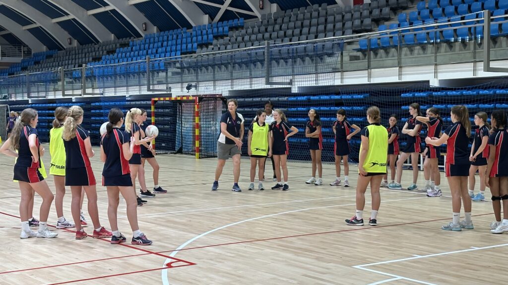 🏀 260 jugadores de Netball viven en Torrevieja sus Vacaciones deportivas