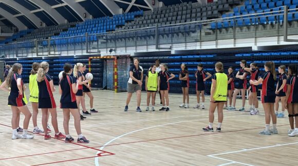 (Español) 🏀 260 jugadores de Netball viven en Torrevieja sus Vacaciones deportivas (Español) 🏀 260 jugadores de Netball viven en Torrevieja sus Vacaciones deportivas
