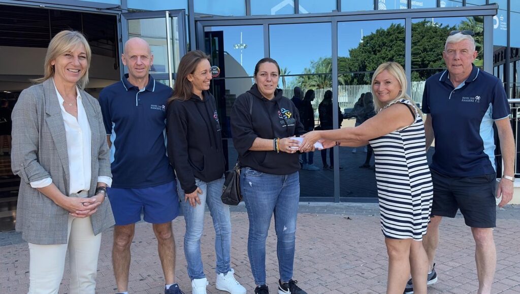 ⚽️El I Torneo de Walking Football Ciudad de Torrevieja recauda 580€ para la asociación Donaciones Torrevieja y alrededores.