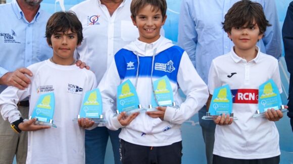 (Español) 🥇DIEGO HARRIS LIDERA EL OPEN CLASE OPTIMIST B EN EL ALTEA (Español) 🥇DIEGO HARRIS LIDERA EL OPEN CLASE OPTIMIST B EN EL ALTEA