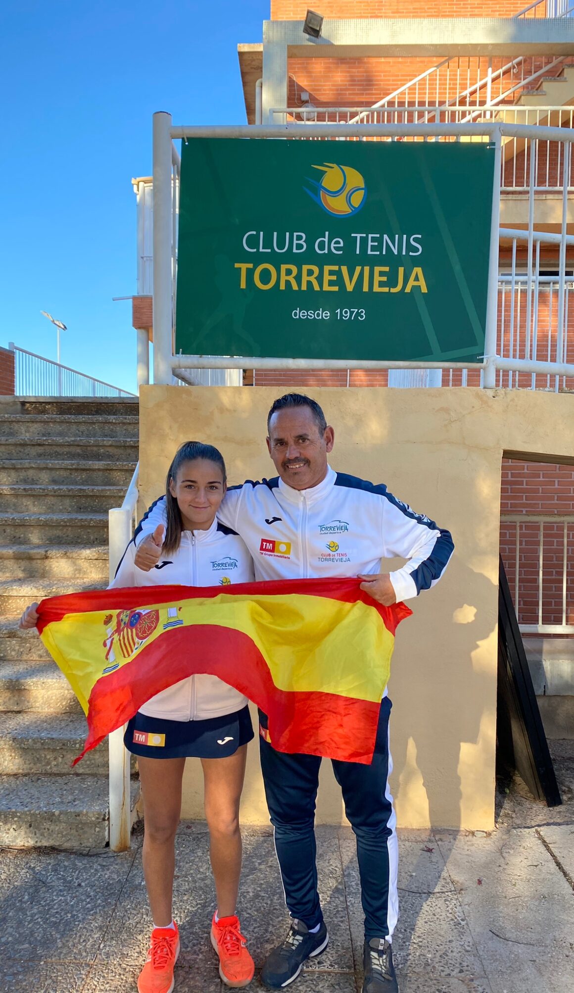 (Español) 🎾Charo Esquiva y David Pérez del Club de Tenis Torrevieja convocados para el campeonato de 🇪🇺Europa de tenis sub-16 por selecciones nacionales