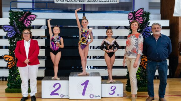 (Español) 🤸♀️🥇LA GIMNASTA TORREVEJENSE LUCÍA QUESADA GUILLEN, CAMPEONA AUTONÓMICA BASE INDIVIDUAL👏🏻 (Español) 🤸♀️🥇LA GIMNASTA TORREVEJENSE LUCÍA QUESADA GUILLEN, CAMPEONA AUTONÓMICA BASE INDIVIDUAL👏🏻