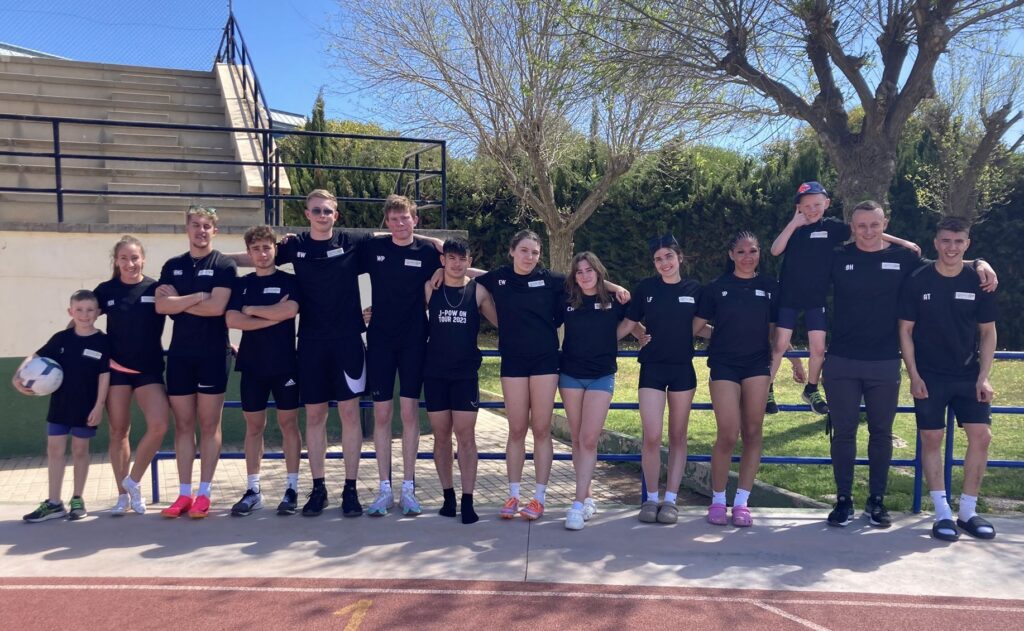 🏴󠁧󠁢󠁥󠁮󠁧󠁿El equipo de atletismo de Basingstoke, Inglaterra, disfruta de Torrevieja
