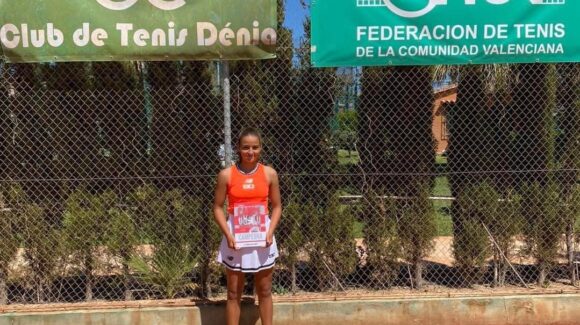 (Español) 🏆 Charo Esquiva gana el Campeonato de Tenis de la Comunidad Valenciana, en categoría Cadete. (Español) 🏆 Charo Esquiva gana el Campeonato de Tenis de la Comunidad Valenciana, en categoría Cadete.