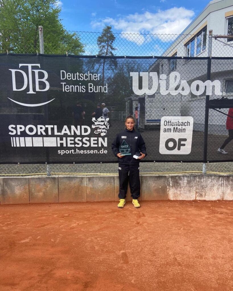 🏆 Charo Esquiva, campeona del ITF Júnior 500 de Offenbach, en Alemania.