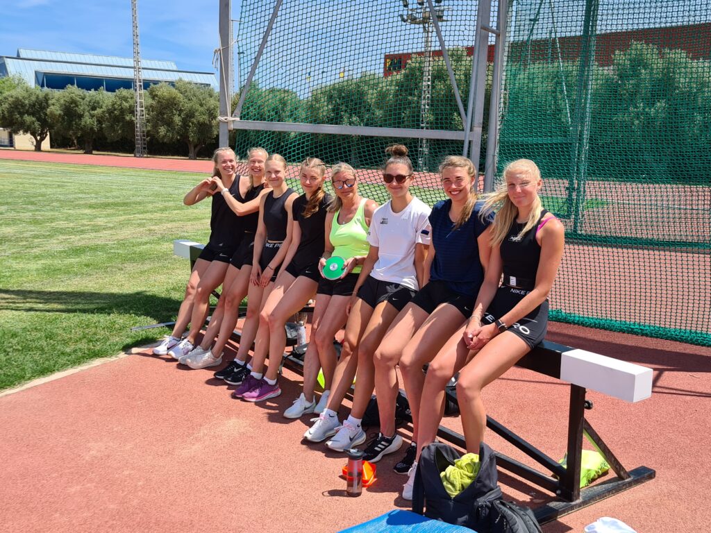🏃‍♀️🏃‍♂️El Club de Atletismo estonio «Tartu kalev» y la selección finlandesa de marcha atlética vuelven a elegir Torrevieja para sus entrenamientos y vacaciones deportivas.