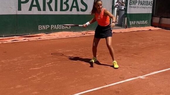 (Español) 🎾 La tenista Charo Esquiva del Club de tenis Torrevieja debuta en Roland Garros junior!!👏🏻👏🏻