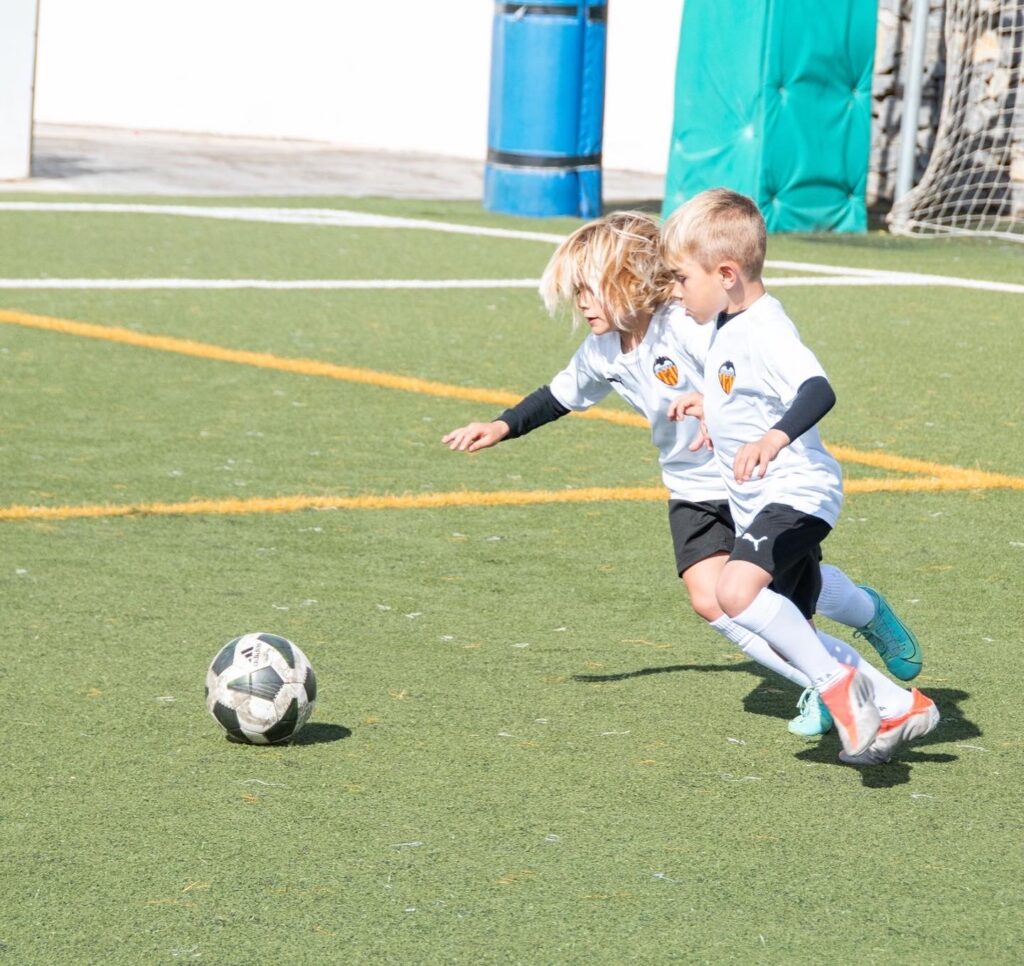 ⚽️ PRESENTADO EL I CLÍNIC VALENCIA CF – TORREVIEJA, QUE SE CELEBRARÁ EN LA CIUDAD DEPORTIVA DEL 3 AL 7 DE JULIO