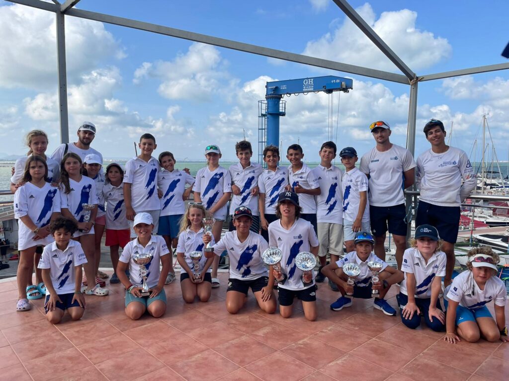 4 PRIMEROS, 4 SEGUNDOS Y 4 TERCEROS PARA EL EQUIPO DEL RCN TORREVIEJA EN LA PRIMERA PRUEBA AUTONÓMICA DE OPTIMIST REGIÓN DE MURCIA.